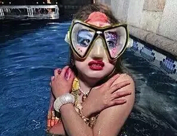 潛水拍照新姿勢，放下你的剪刀手，我們來這樣拍