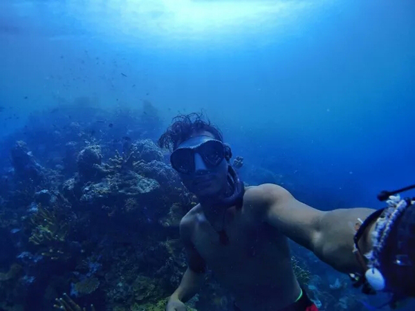 潛水拍照新姿勢，放下你的剪刀手，我們來這樣拍